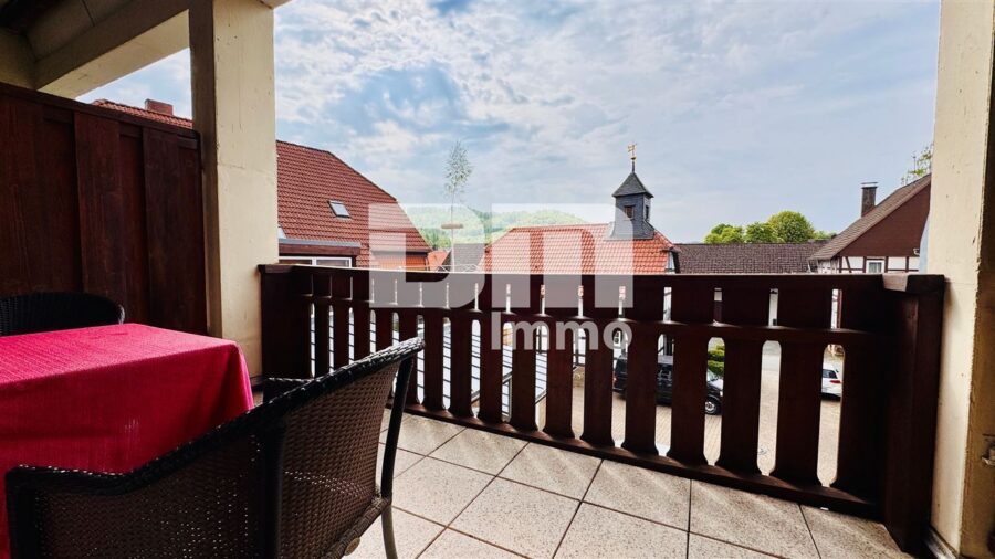 Opulente Gästehausanlage mit 13 Zimmern,2 Sälen,Gastronomiebetrieb + Betreiberwohnung - OG Gebäude 2 Doppelzimmer / Duschbad / Balkon